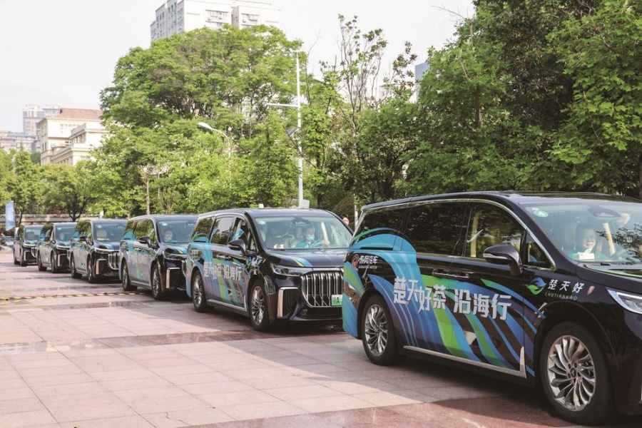 1396me皇家世界车助力湖北茶更好走出去